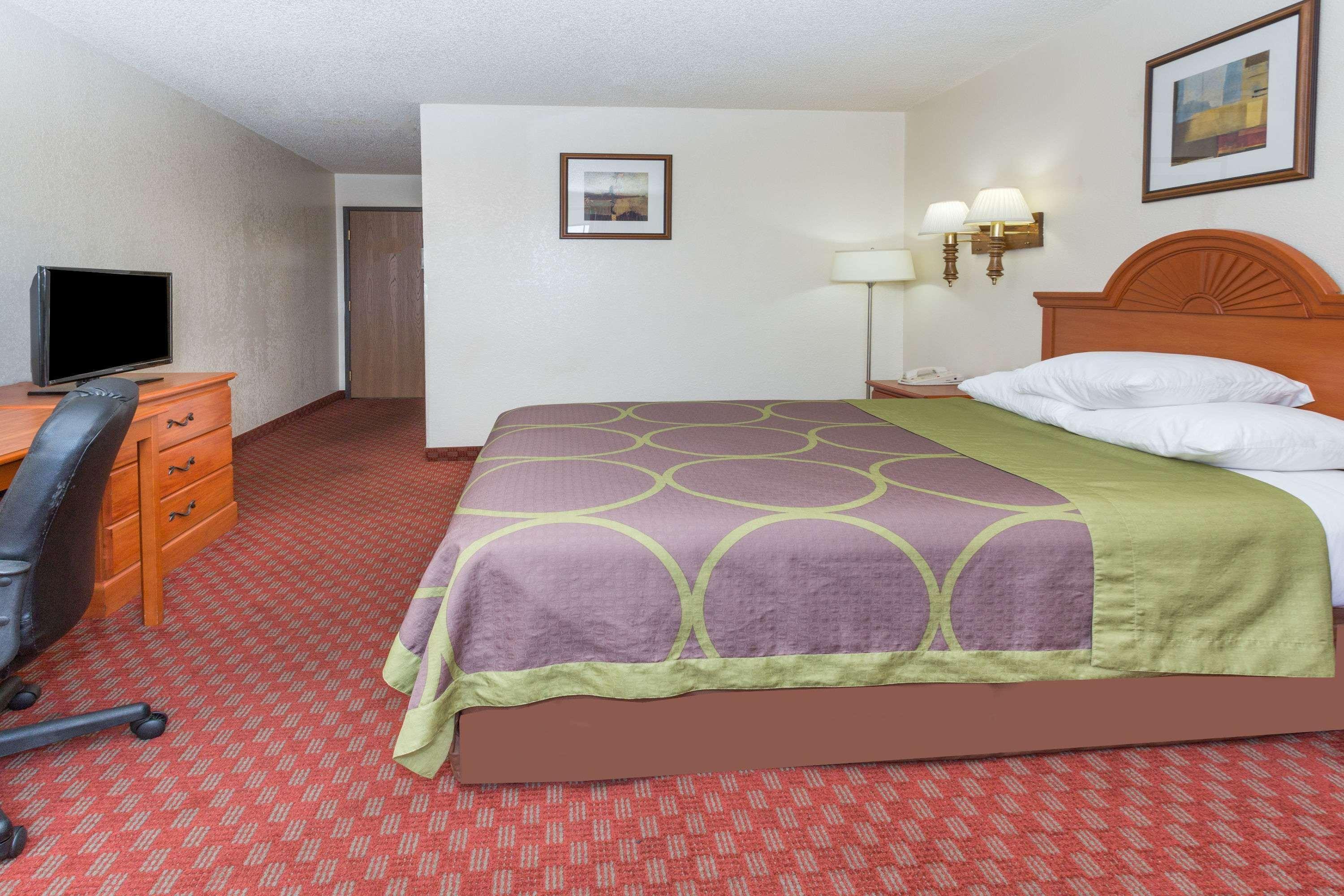 Super 8 By Wyndham Colorado Springs/Afa Area Hotel Exterior photo
