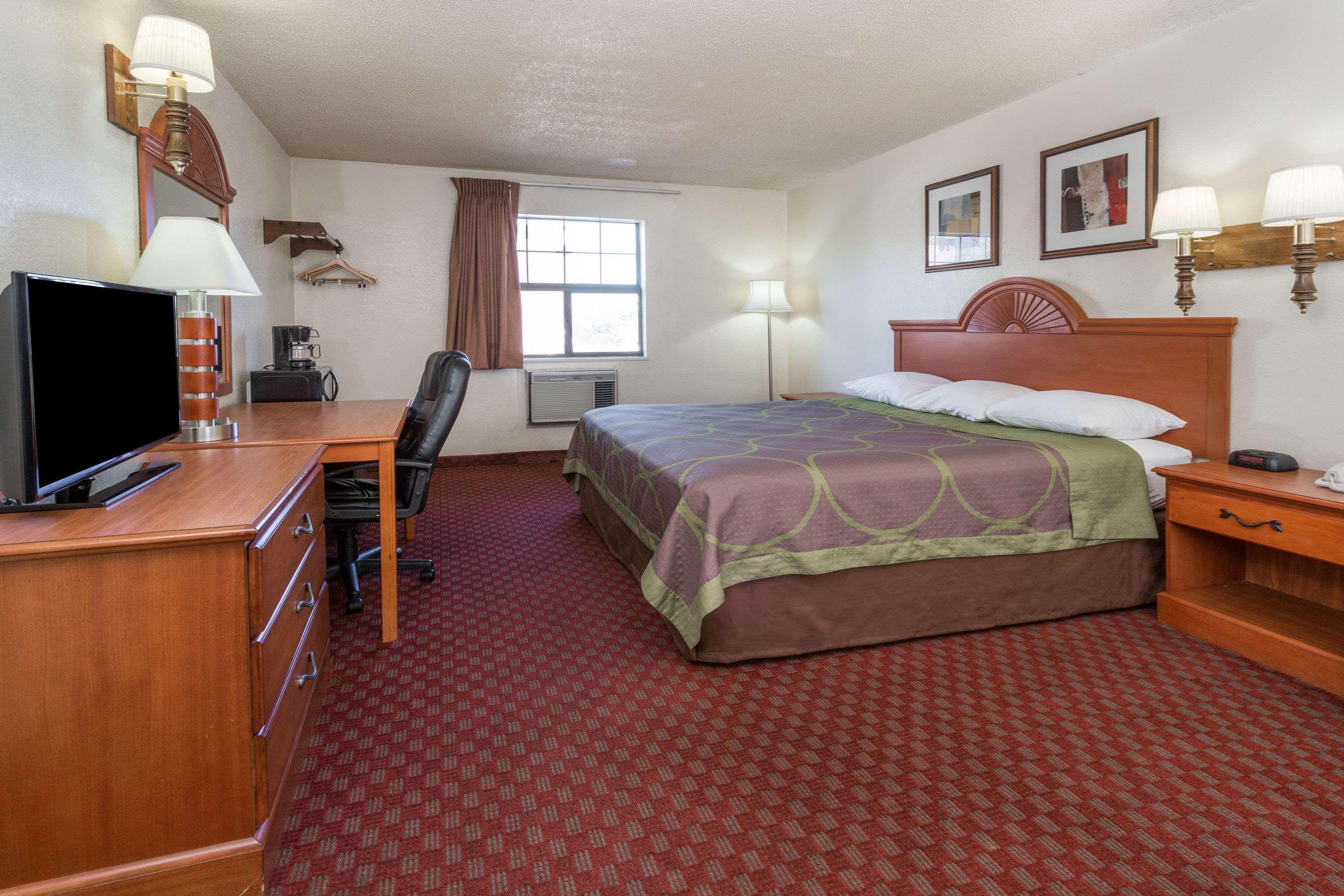 Super 8 By Wyndham Colorado Springs/Afa Area Hotel Exterior photo
