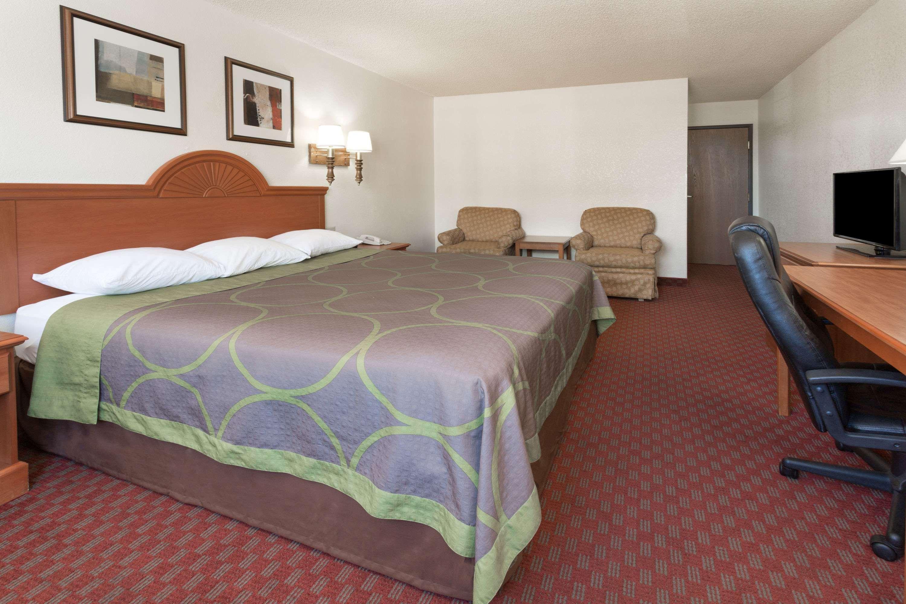 Super 8 By Wyndham Colorado Springs/Afa Area Hotel Exterior photo
