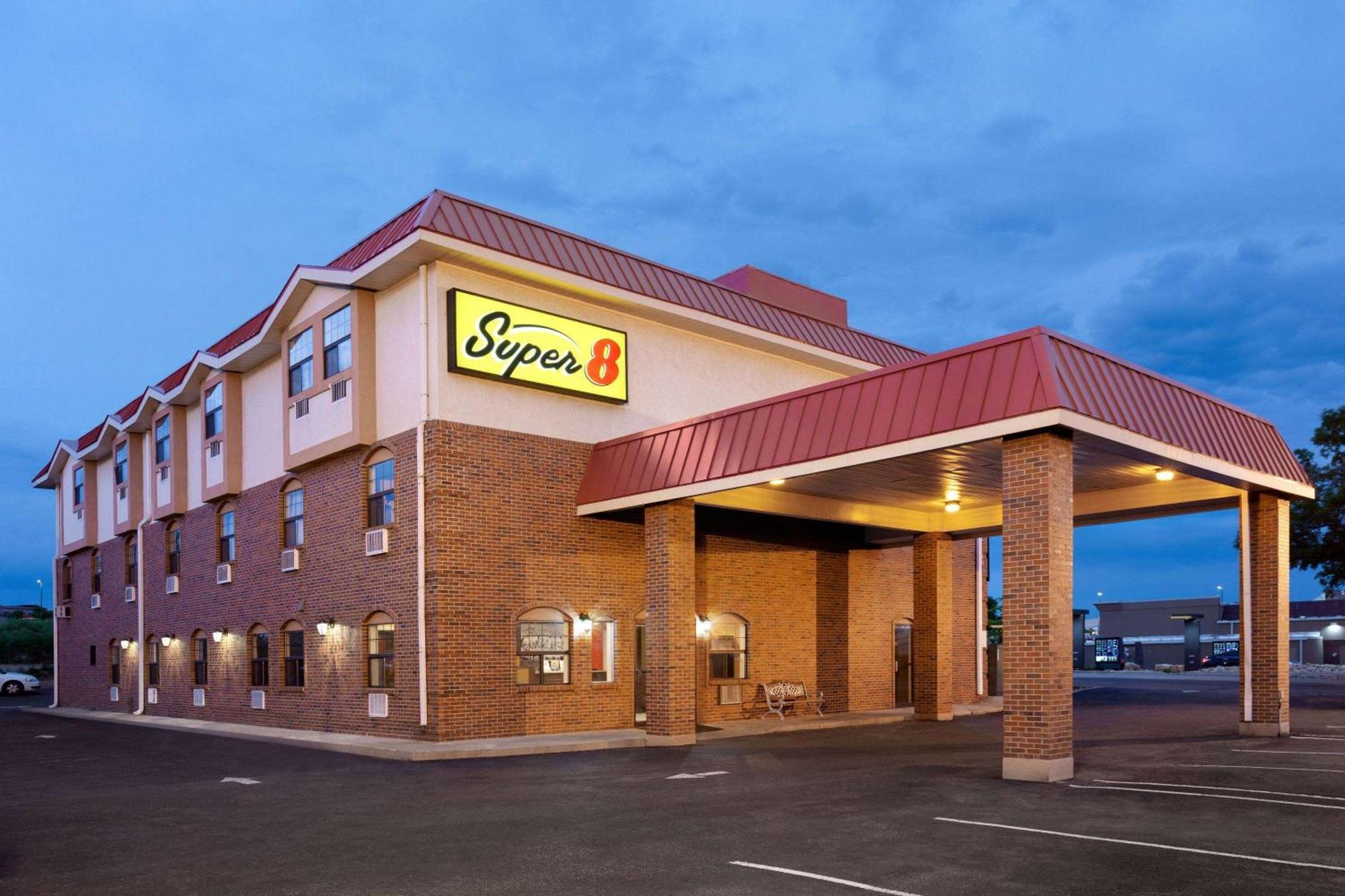 Super 8 By Wyndham Colorado Springs/Afa Area Hotel Exterior photo