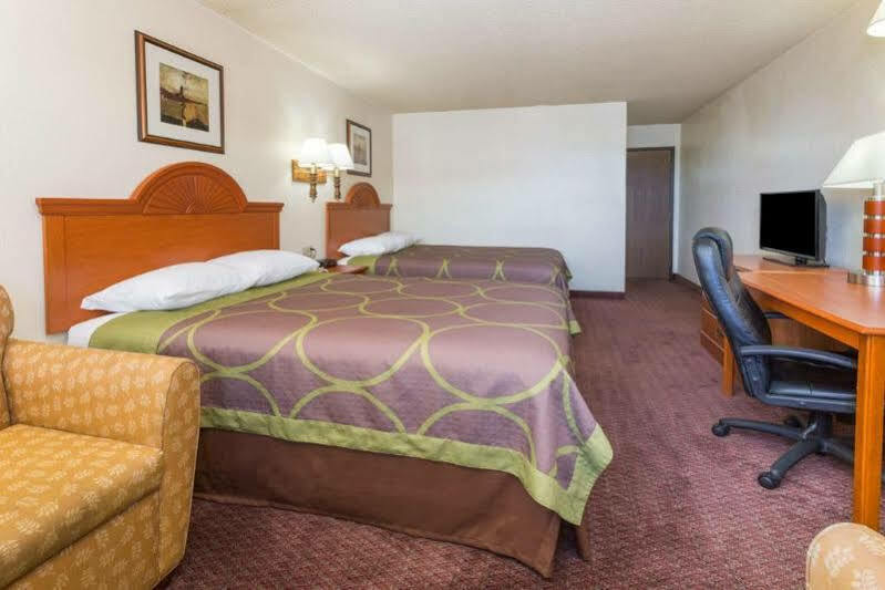 Super 8 By Wyndham Colorado Springs/Afa Area Hotel Exterior photo