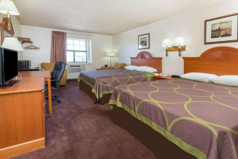 Super 8 By Wyndham Colorado Springs/Afa Area Hotel Exterior photo
